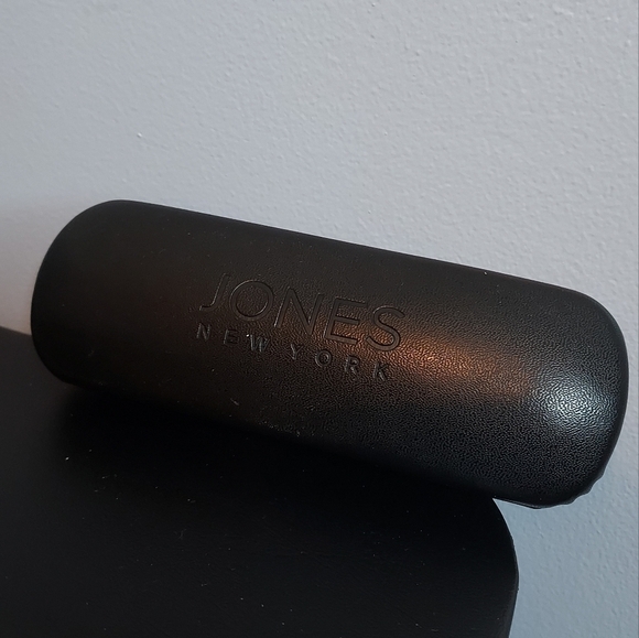 Jones New York Black Hard ClamShell Eyeglass Case - Picture 2 of 5